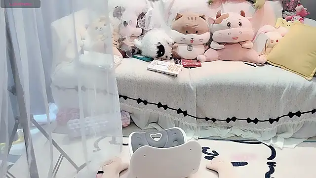 Snapshot of AKiKi711 chatting on 2, 4, 2026 AKiKi711 online show from 2, 4, 2026