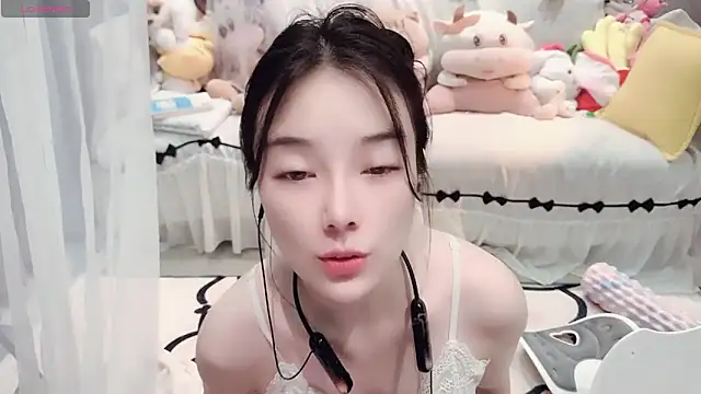 Snapshot of AKiKi711 chatting on 13, 5, 2026 AKiKi711 online show from 13, 5, 2026
