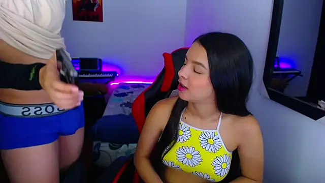 Snapshot of jessi_and_boy chatting on 10, 11, 2025 jessi and boy online show from 10, 11, 2025