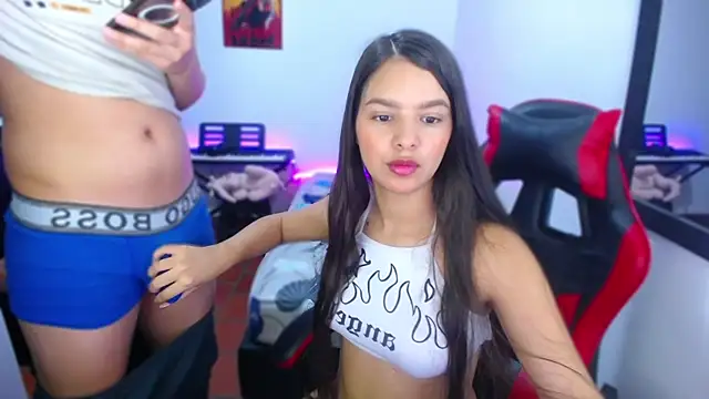 Snapshot of jessi_and_boy chatting on 13, 11, 2025 jessi and boy online show from 13, 11, 2025