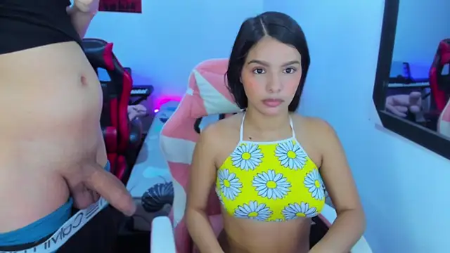 Snapshot of jessi_and_boy chatting on 17, 11, 2025 jessi and boy online show from 17, 11, 2025