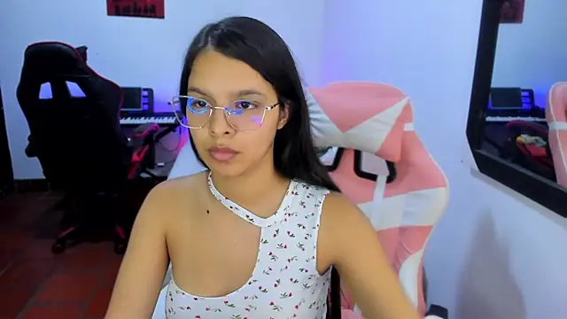 Snapshot of jessi_and_boy chatting on 24, 11, 2025 jessi and boy online show from 24, 11, 2025