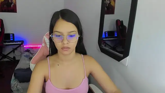 Snapshot of jessi_and_boy chatting on 14, 12, 2025 jessi and boy online show from 14, 12, 2025