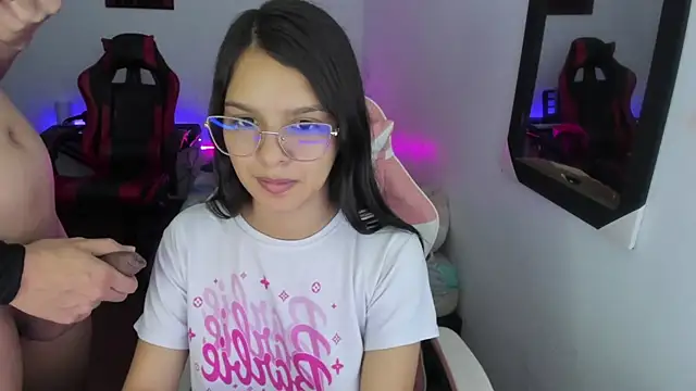 Snapshot of jessi_and_boy chatting on 15, 12, 2025 jessi and boy online show from 15, 12, 2025