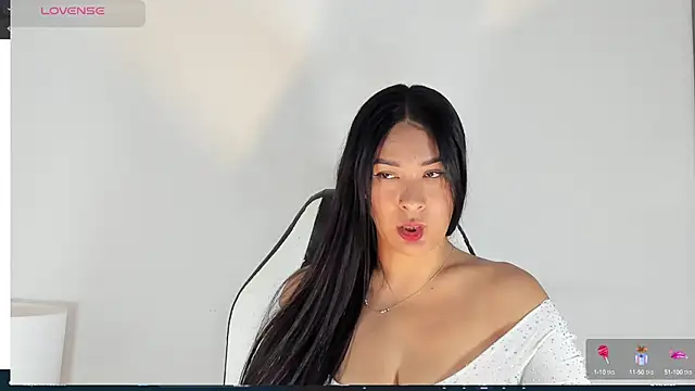 bella hadid1  online show from 2, 3, 2025