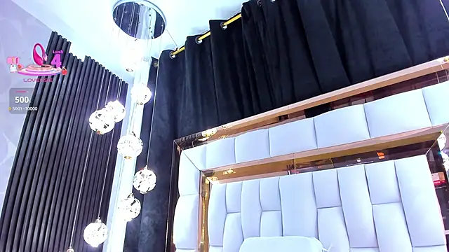 SarayRoyse online show from 9, 4, 2026