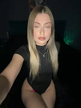 Snapshot of Sweet__Milly chatting on 16, 12, 2024 Sweet Milly online show from 16, 12, 2024