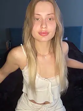 Snapshot of Sweet__Milly chatting on 17, 12, 2024 Sweet Milly online show from 17, 12, 2024