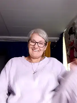 Snapshot of irinamaux chatting on 7, 6, 2026 irinamaux online show from 7, 6, 2026