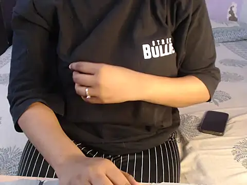 Freya nia online show from 5, 1, 2025