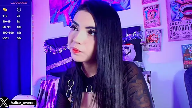 Snapshot of Aliceowenn chatting on 15, 12, 2025 Aliceowenn online show from 15, 12, 2025