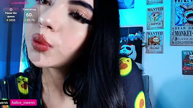 Snapshot of Aliceowenn chatting on 17, 12, 2025 Aliceowenn online show from 17, 12, 2025