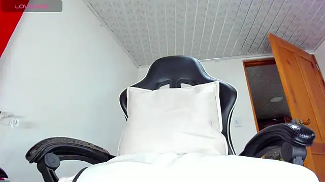 Holly Sailt online show from 13, 4, 2026