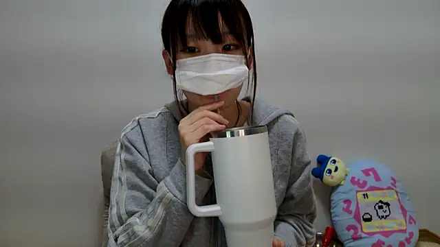 Snapshot of hi---chan- chatting on 12, 3, 2025 hi---chan- online show from 12, 3, 2025