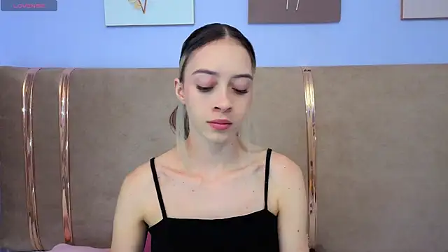 Snapshot of sophiia_grey_1 chatting on 22, 9, 2025 sophiia grey 1 online show from 22, 9, 2025