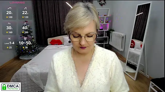 BlondeBrilliant7 online show from 5, 12, 2025