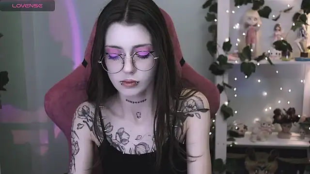 prettybones online show from 8, 7, 2026