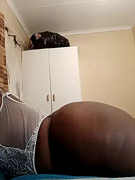 Snapshot of curvybigAssxx chatting on 12, 9, 2025 curvybigAssxx online show from 12, 9, 2025