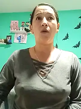 Snapshot of emilypoppy3 chatting on 13, 12, 2024 emilypoppy3 online show from 13, 12, 2024