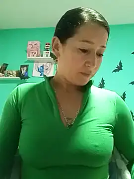 Snapshot of emilypoppy3 chatting on 13, 12, 2024 emilypoppy3 online show from 13, 12, 2024