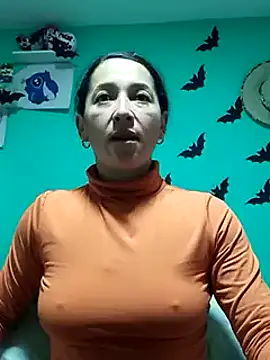 Snapshot of emilypoppy3 chatting on 8, 1, 2025 emilypoppy3 online show from 8, 1, 2025
