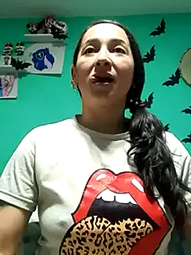 Snapshot of emilypoppy3 chatting on 28, 1, 2025 emilypoppy3 online show from 28, 1, 2025