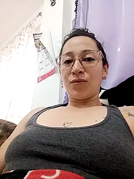 emilypoppy3 online show from 15, 4, 2026