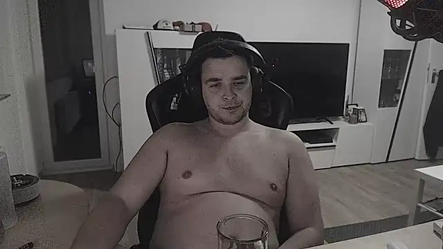 Snapshot of SharkLuigi chatting on 16, 5, 2026 SharkLuigi online show from 16, 5, 2026