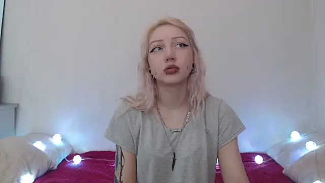 Snapshot of Emily_hardcore chatting on 11, 7, 2026 Emily hardcore online show from 11, 7, 2026