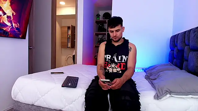 Snapshot of Aron-santoro chatting on 23, 7, 2026 Aron-santoro online show from 23, 7, 2026