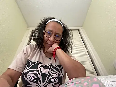 Snapshot of sweeviolet chatting on 2, 2, 2025 sweeviolet online show from 2, 2, 2025