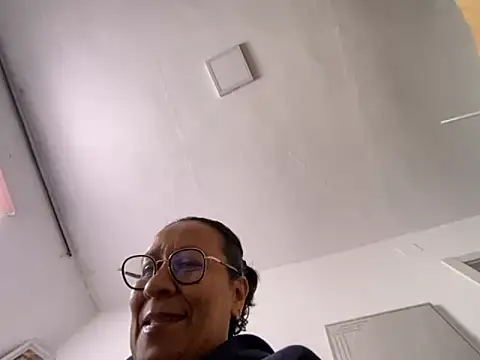 Snapshot of sweeviolet chatting on 24, 9, 2025 sweeviolet online show from 24, 9, 2025