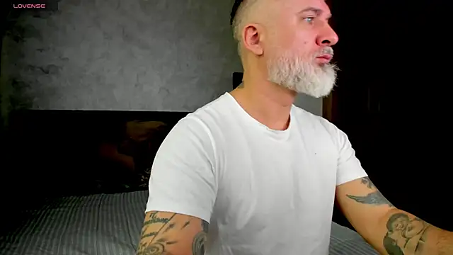 BlowMyXXL online show from 1, 2, 2025