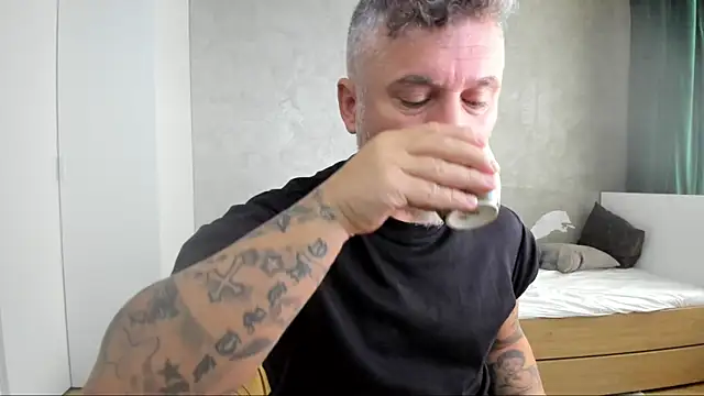 BlowMyXXL online show from 12, 9, 2025