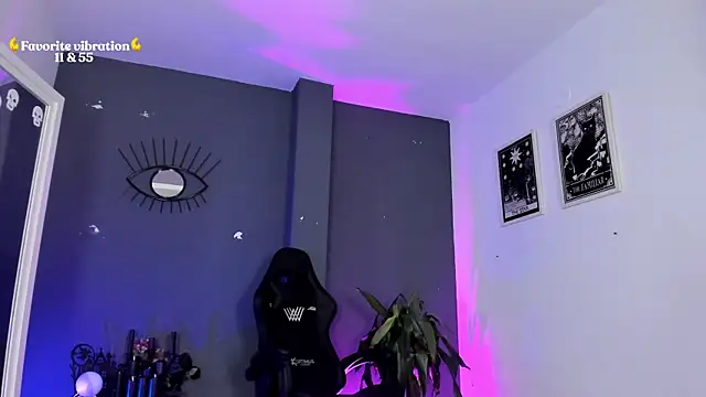 Raven Witch  online show from 18, 4, 2026