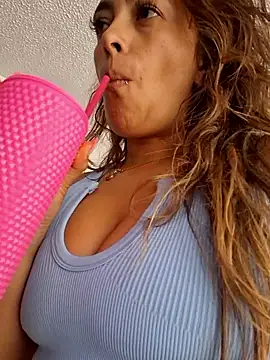 lauramcdowell1 online show from 11, 1, 2026