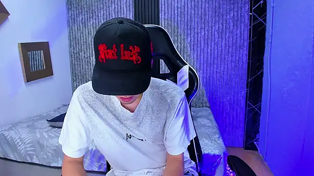 Mike 0233  online show from 19, 12, 2025