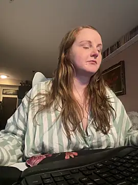 Snapshot of GingerSnap33 chatting on 9, 3, 2025 GingerSnap33 online show from 9, 3, 2025