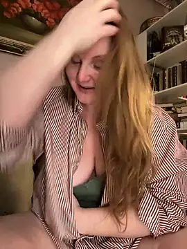 Snapshot of GingerSnap33 chatting on 5, 3, 2026 GingerSnap33 online show from 5, 3, 2026