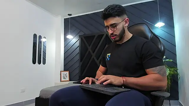 Liam Kleiin online show from 3, 11, 2025