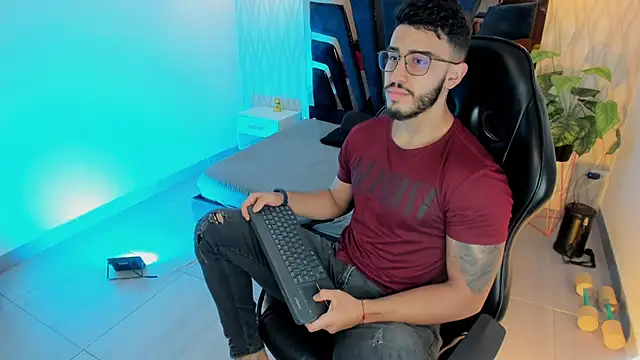 Liam Kleiin online show from 3, 12, 2025