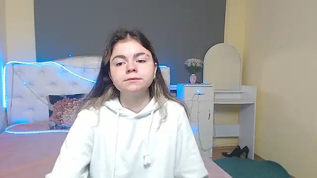 Snapshot of TinaRedly chatting on 9, 5, 2026 TinaRedly online show from 9, 5, 2026