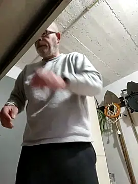 bottomhairy online show from 2, 4, 2026