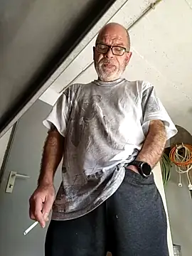 bottomhairy online show from 9, 4, 2026