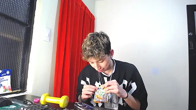  Thomas hot  online show from 8, 2, 2025