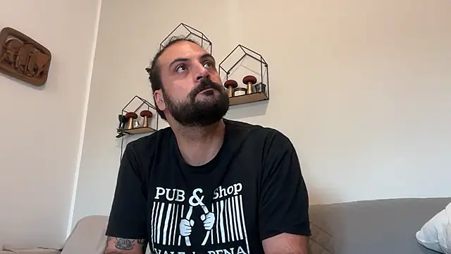 Snapshot of beardo85 chatting on 13, 11, 2025 beardo85 online show from 13, 11, 2025