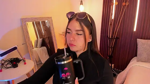 ArianaBaker online show from 16, 4, 2026