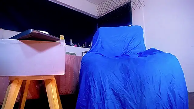 Snapshot of bellatrixx_69 chatting on 25, 10, 2025 bellatrixx 69 online show from 25, 10, 2025