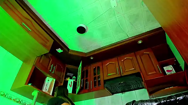 LaureenHills online show from 31, 1, 2025