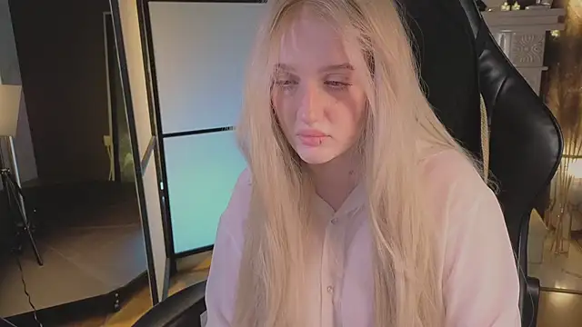 Snapshot of ELLIEJAY chatting on 7, 6, 2026 ELLIEJAY online show from 7, 6, 2026